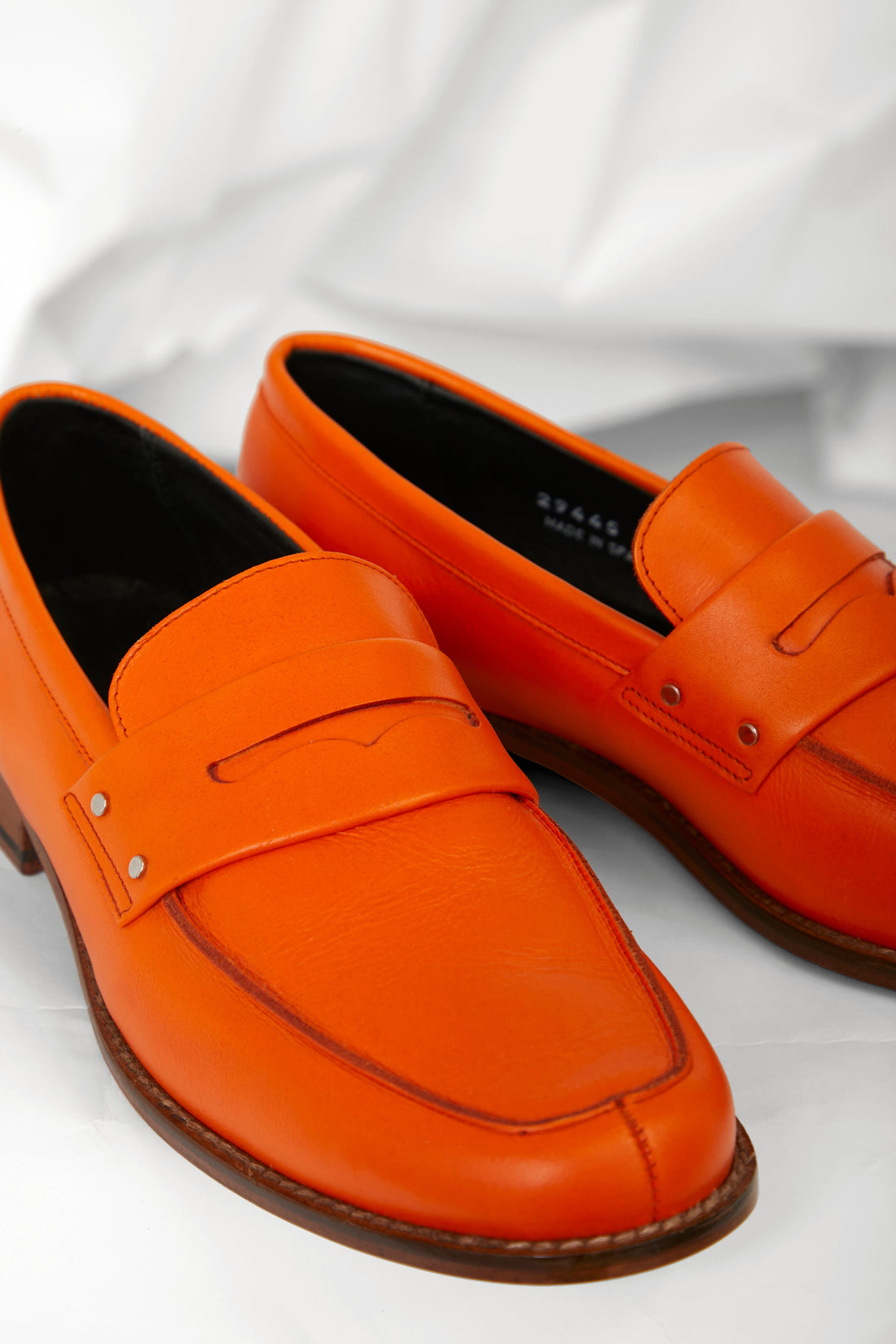 Mocassins Fender en cuir orange, Valentine Gauthier