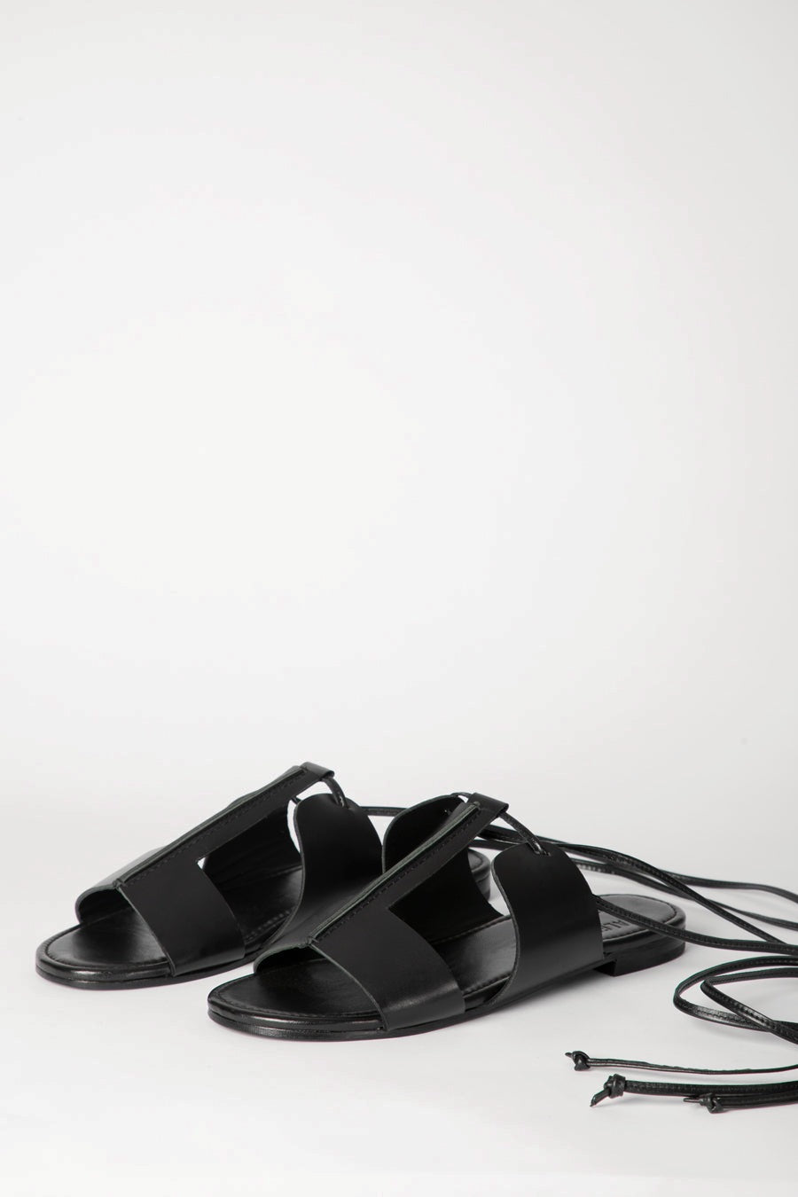 Sandales plates Oriza en cuir Black, Valentine Gauthier