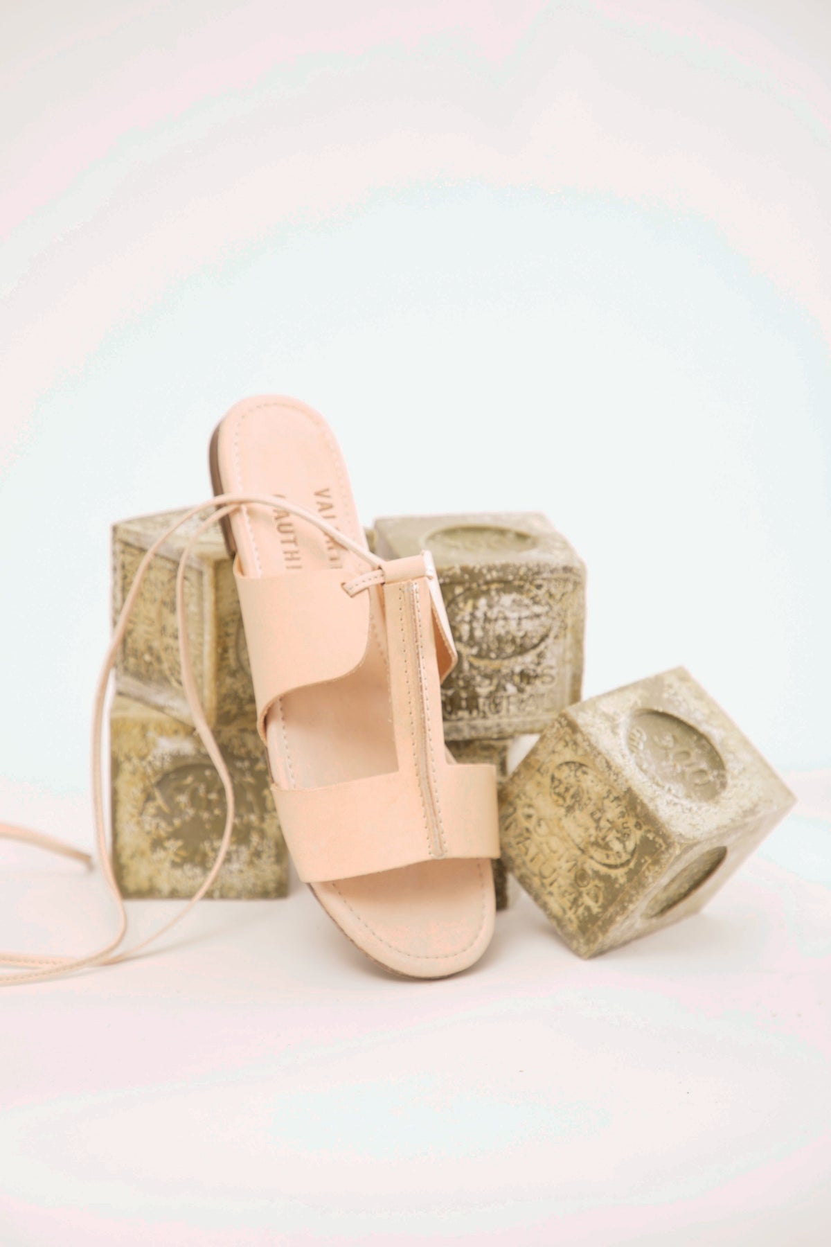 Sandales plates Oriza en cuir Nude, Valentine Gauthier