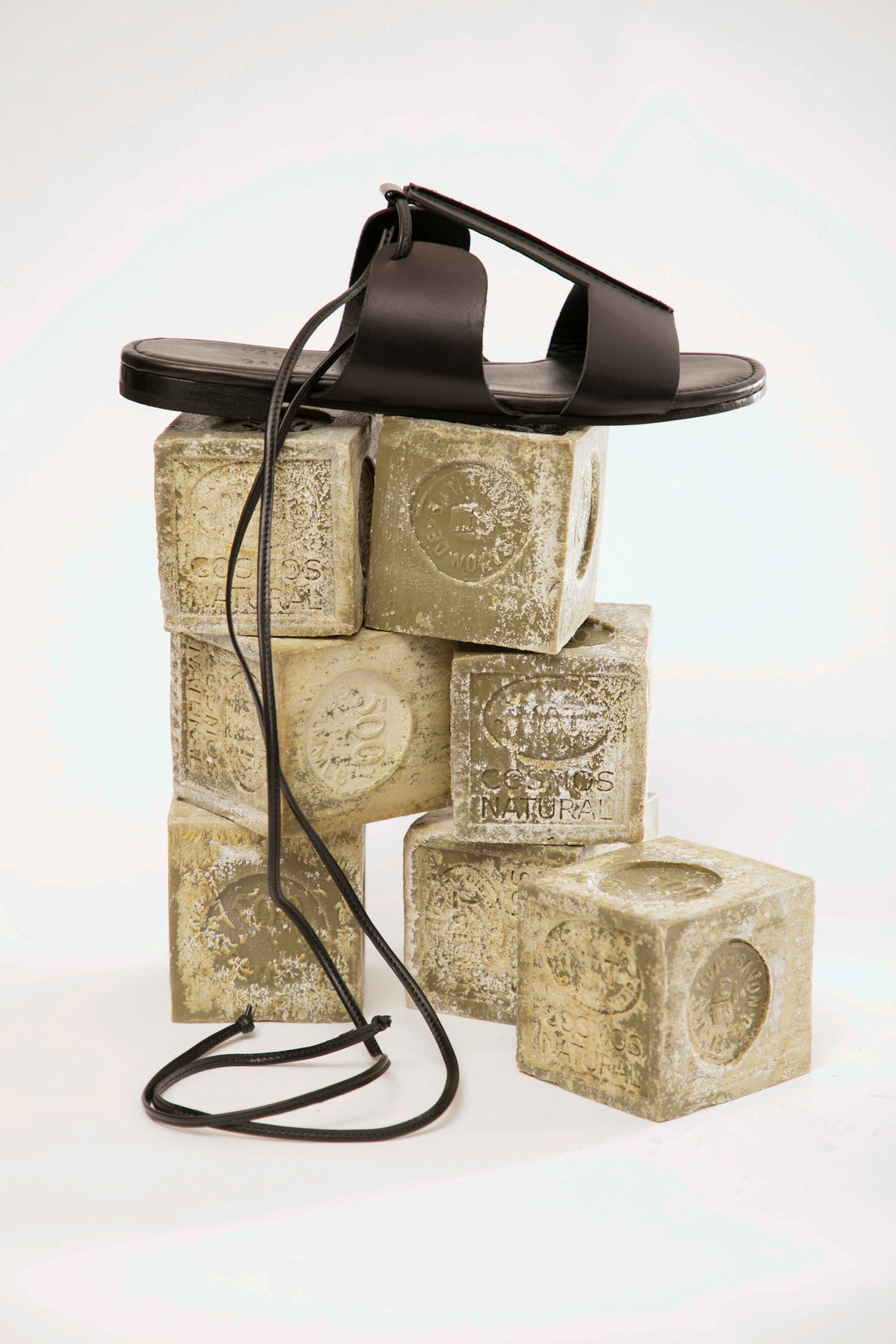 Sandales plates Oriza en cuir Black, Valentine Gauthier