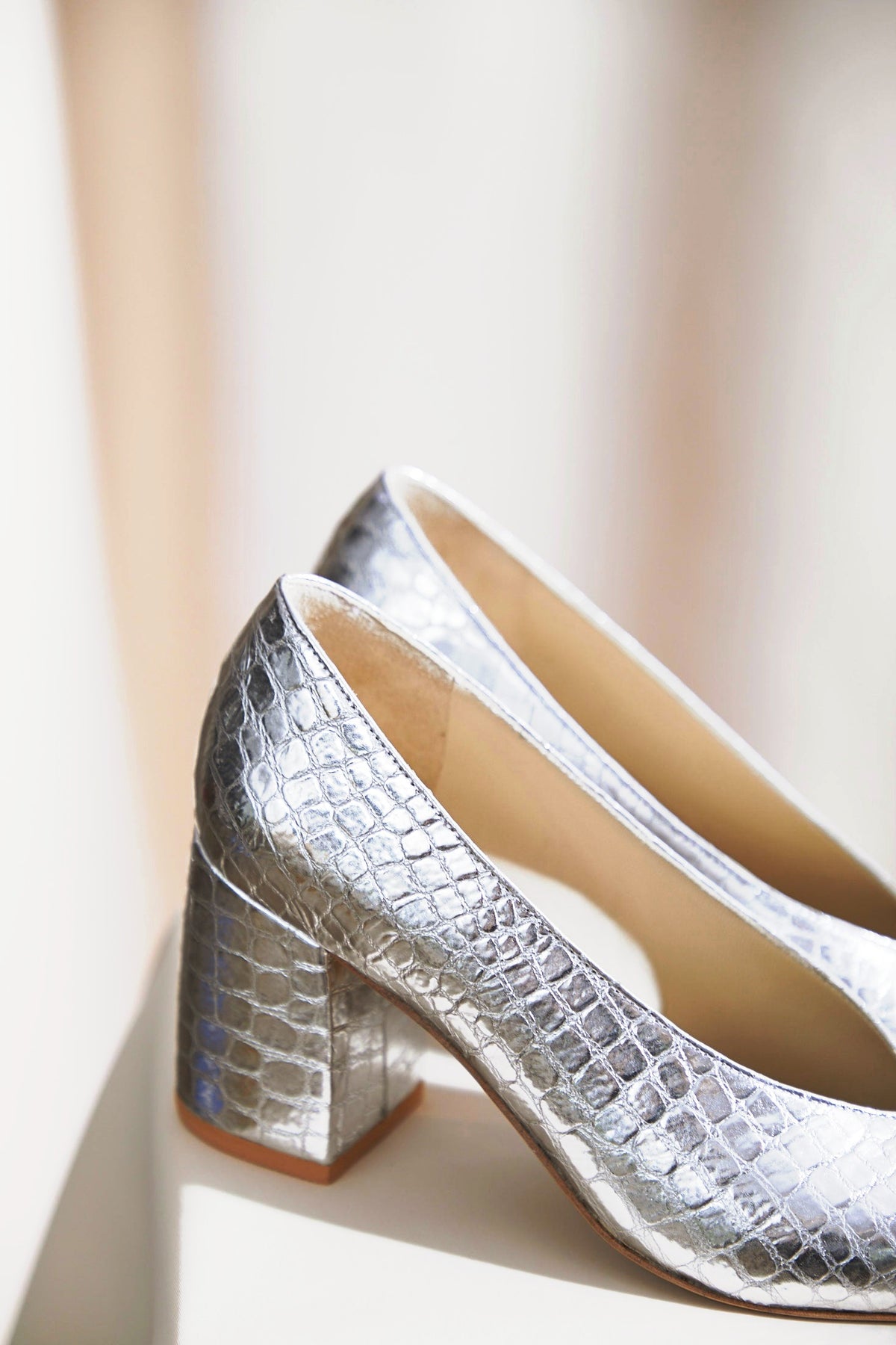 Escarpins Hesse en cuir laminé Silver, Valentine Gauthier