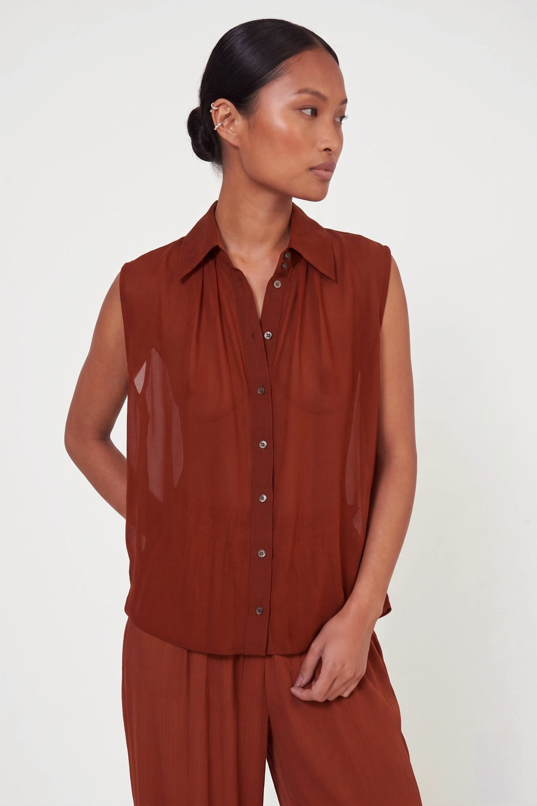 Blouse sans manches Hama en georgette de soie Argile, Valentine Gauthier