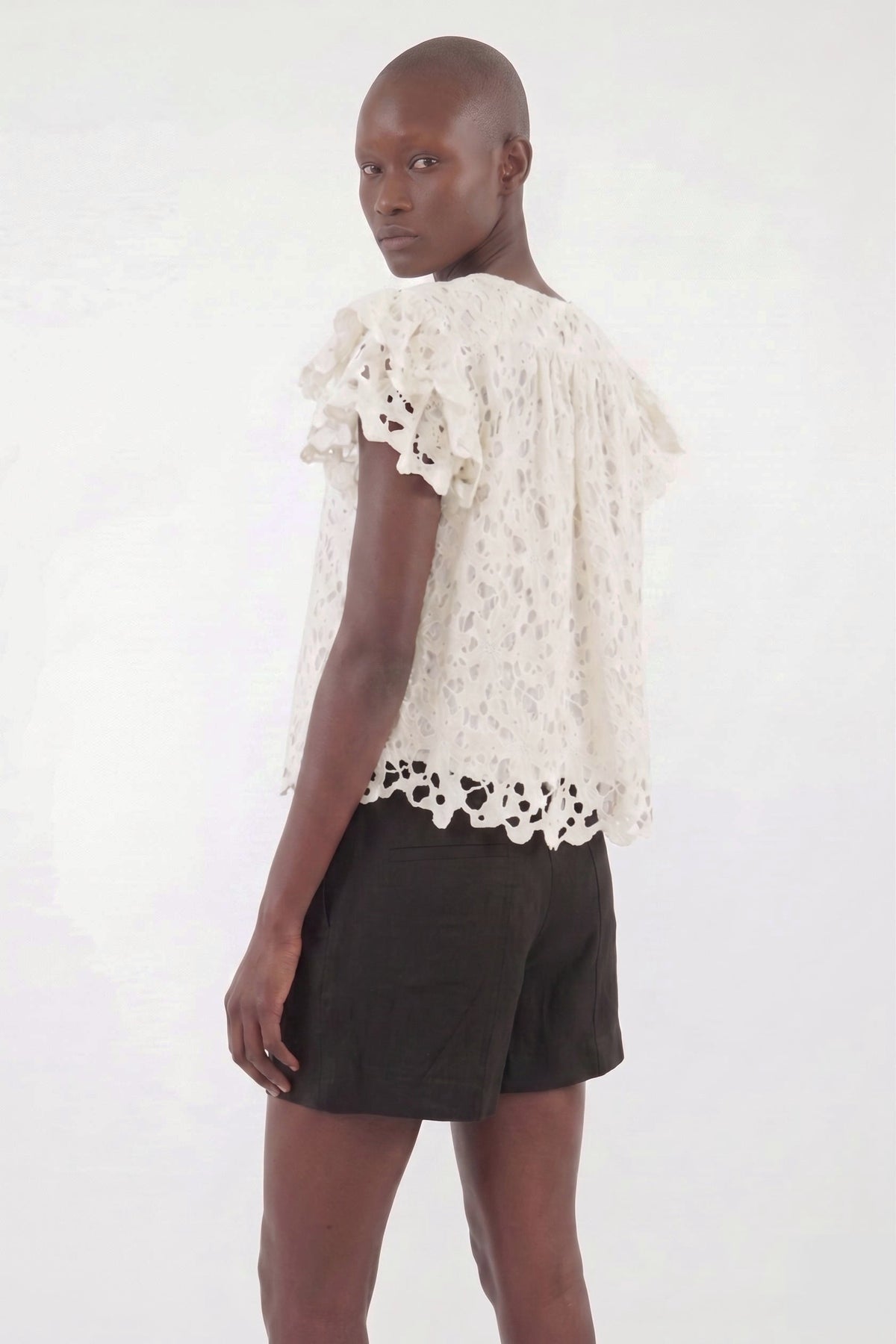 Top Liv sans manches en guipure de coton Off White, Valentine Gauthier