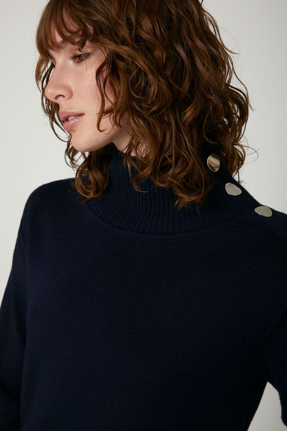 Pull Picasso col montant en laine mérinos Dark Blue, Valentine Gauthier