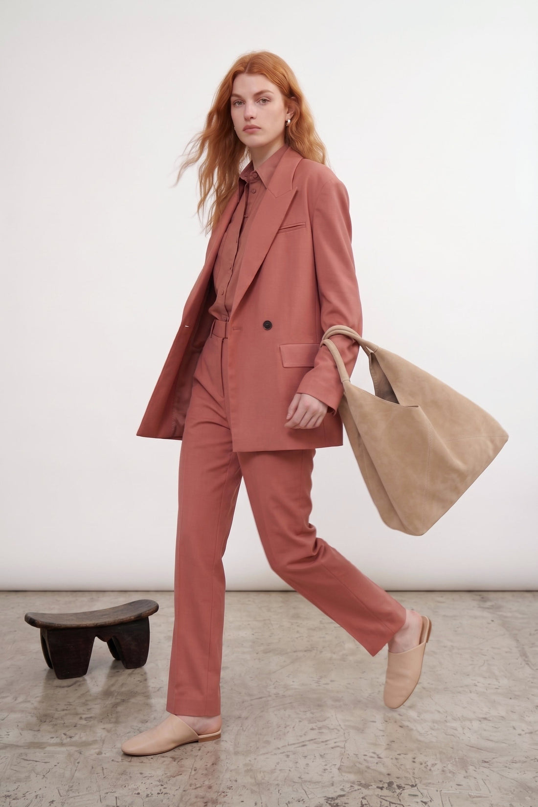 Pantalon Janssens fuselé en laine froide Rose Dawn et Veste de tailleur Arendt en laine froide Rose Dawn, Valentine Gauthier
