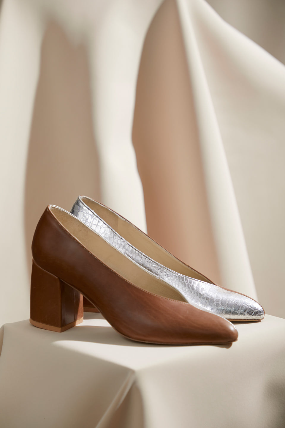 Hesse Bi Cognac Silver Calfskin Pumps