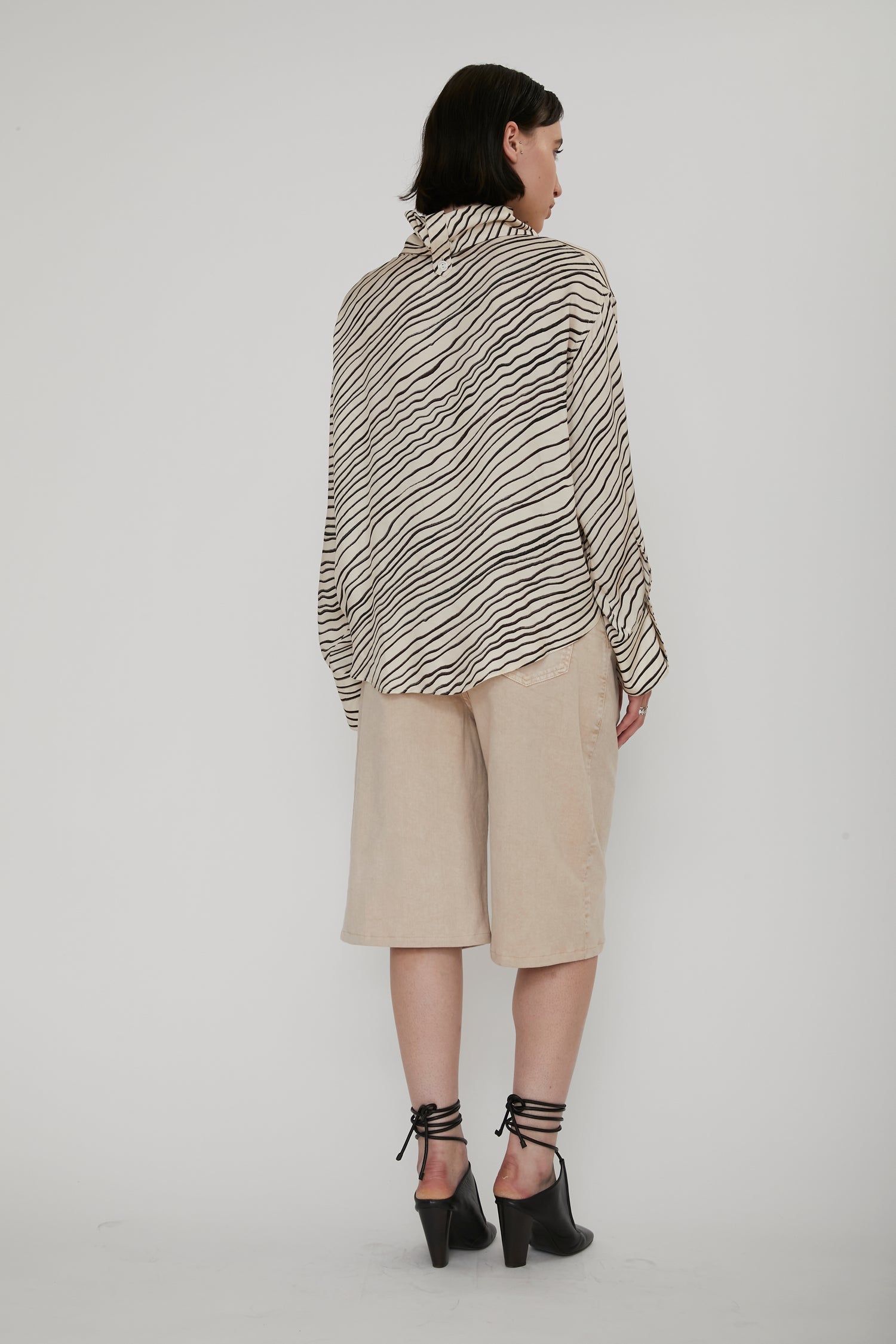 OVERSIZED BLOUSE