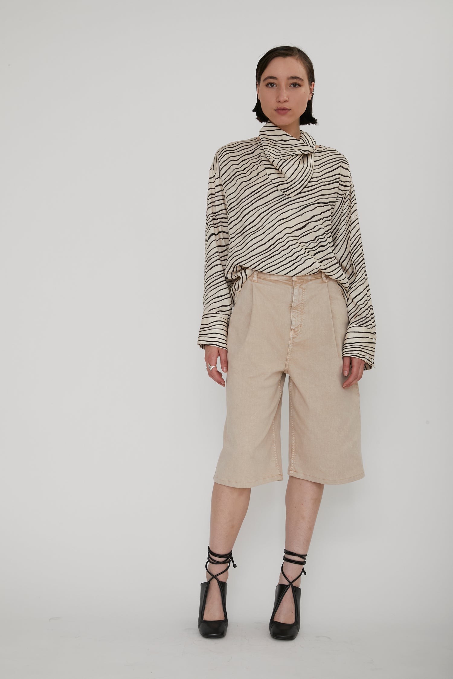 OVERSIZED BLOUSE