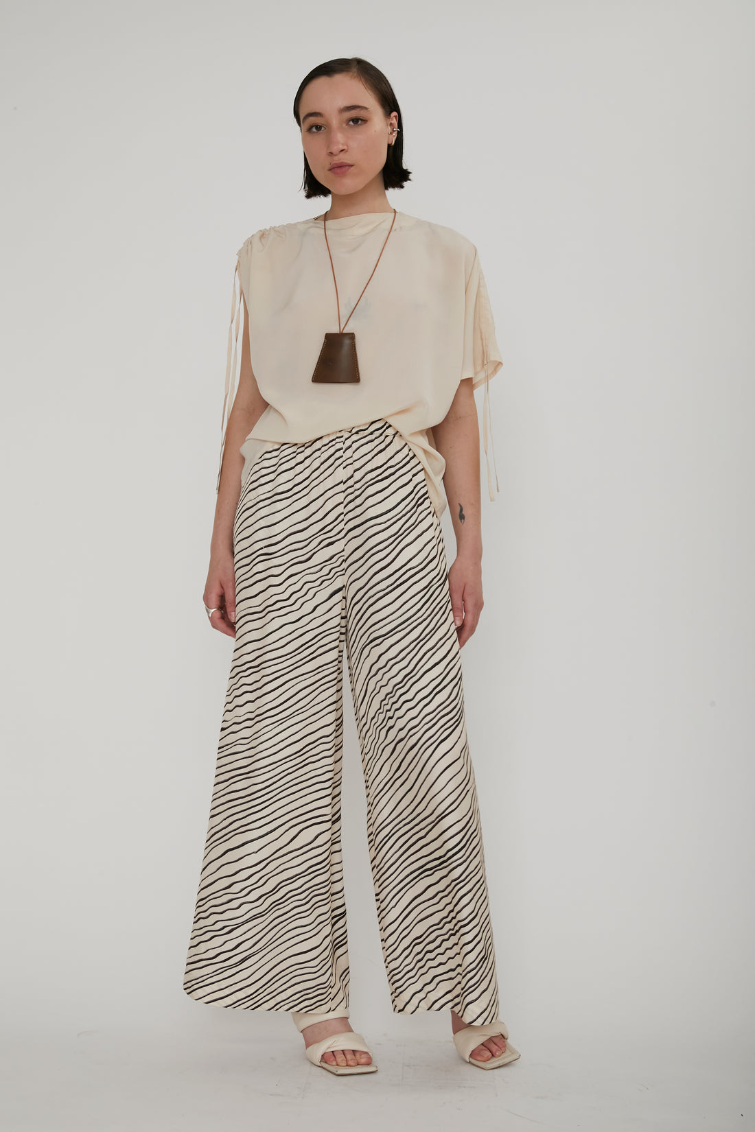 OVERSIZED BLOUSE
